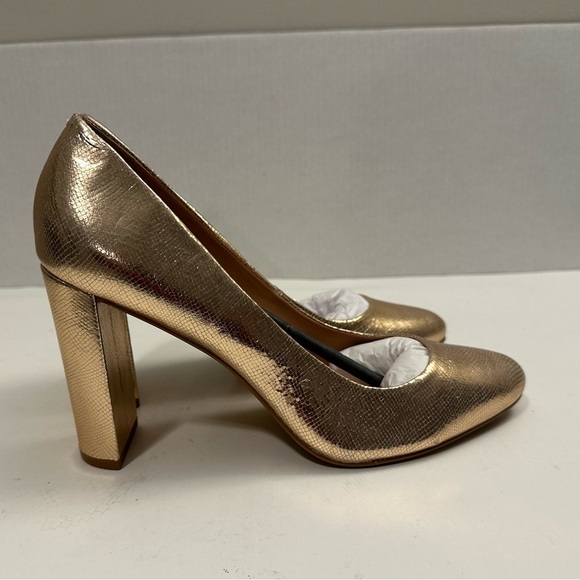 Vince Camuto Shoes - Vince Camuto VC-DESIMMY Pump in Metallic Gold Size 10M